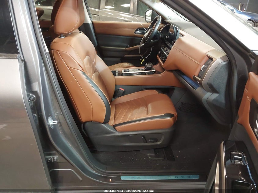 2022 Nissan Pathfinder Platinum 4Wd