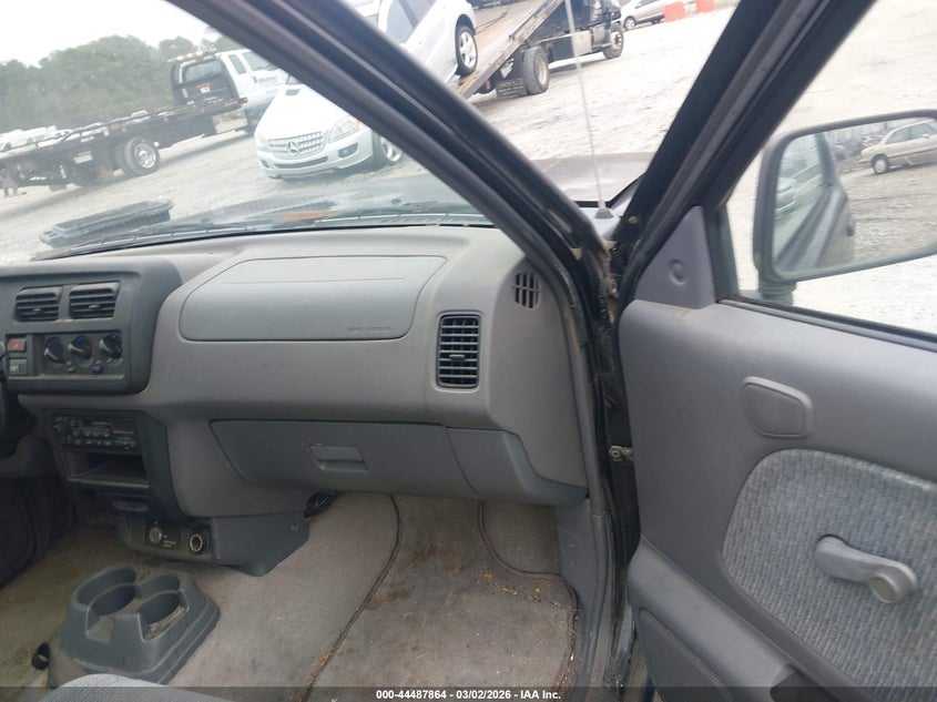2000 Nissan Frontier Xe