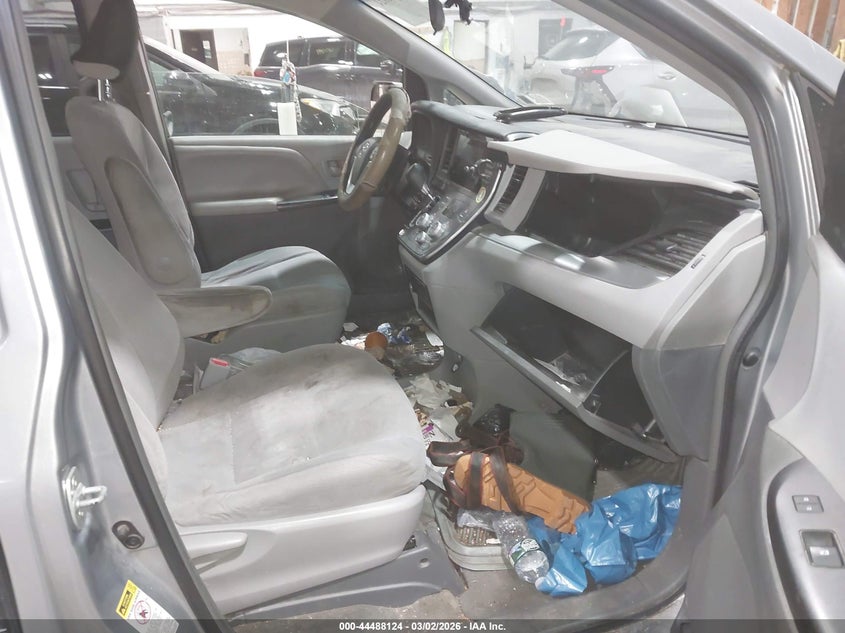 2015 Toyota Sienna L 7 Passenger