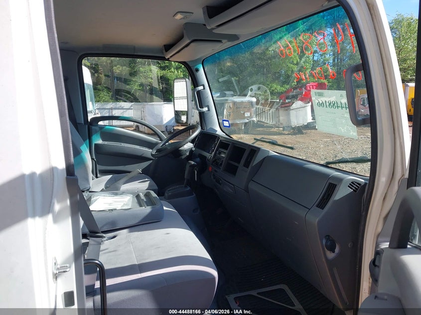 2017 ISUZU NPR HD GAS REG VAN N/A