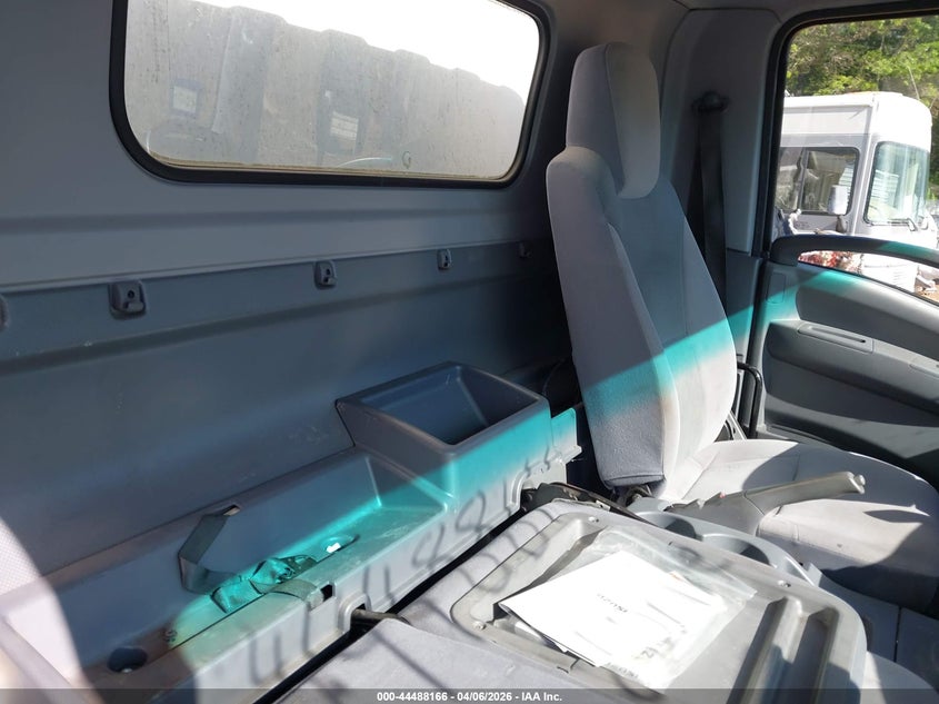 2017 ISUZU NPR HD GAS REG VAN N/A