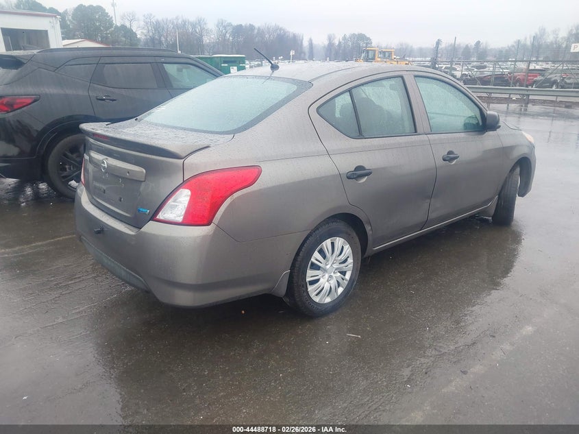 2015 Nissan Versa 1.6 S+