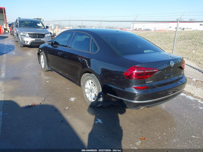 2018 Volkswagen Passat 2.0T R-Line/2.0T S