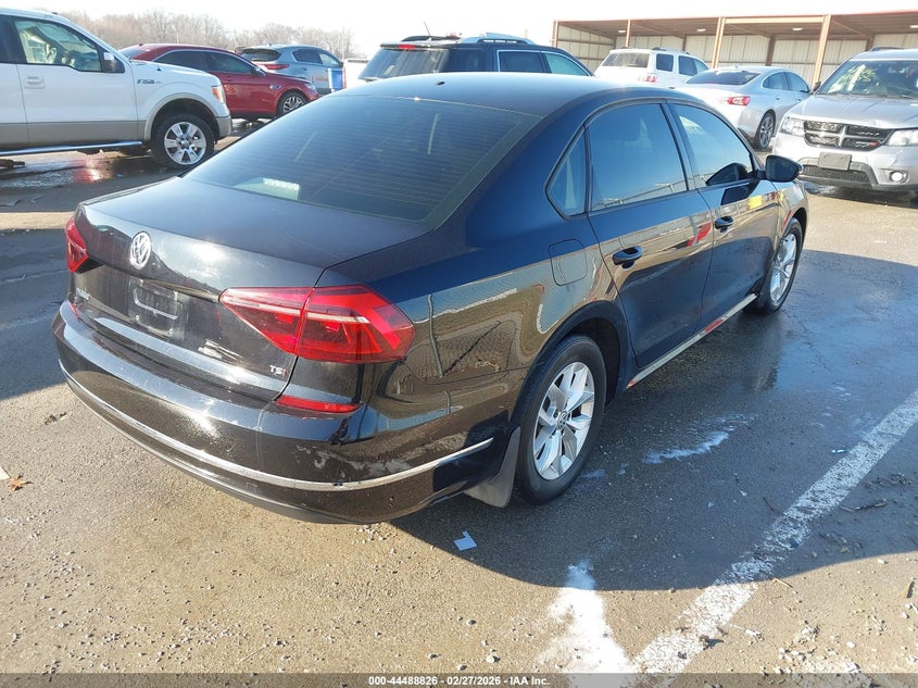 2018 Volkswagen Passat 2.0T R-Line/2.0T S