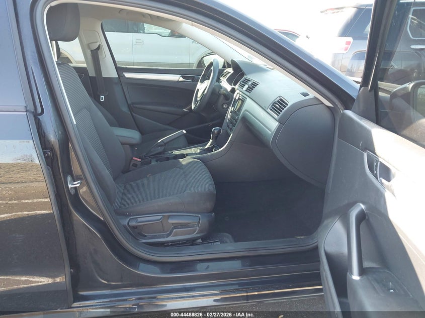 2018 Volkswagen Passat 2.0T R-Line/2.0T S