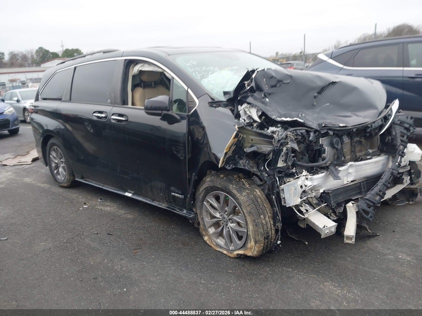 2021 Toyota Sienna Xle