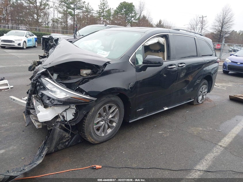 2021 Toyota Sienna Xle