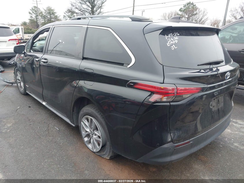 2021 Toyota Sienna Xle