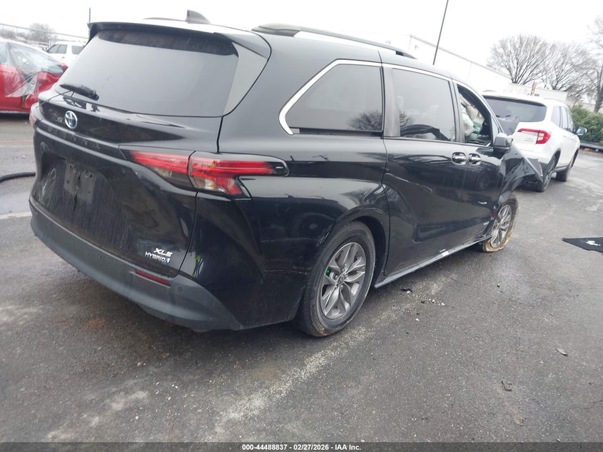 2021 Toyota Sienna Xle