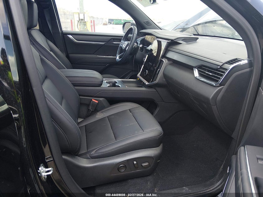 2025 GMC Acadia Fwd Elevation