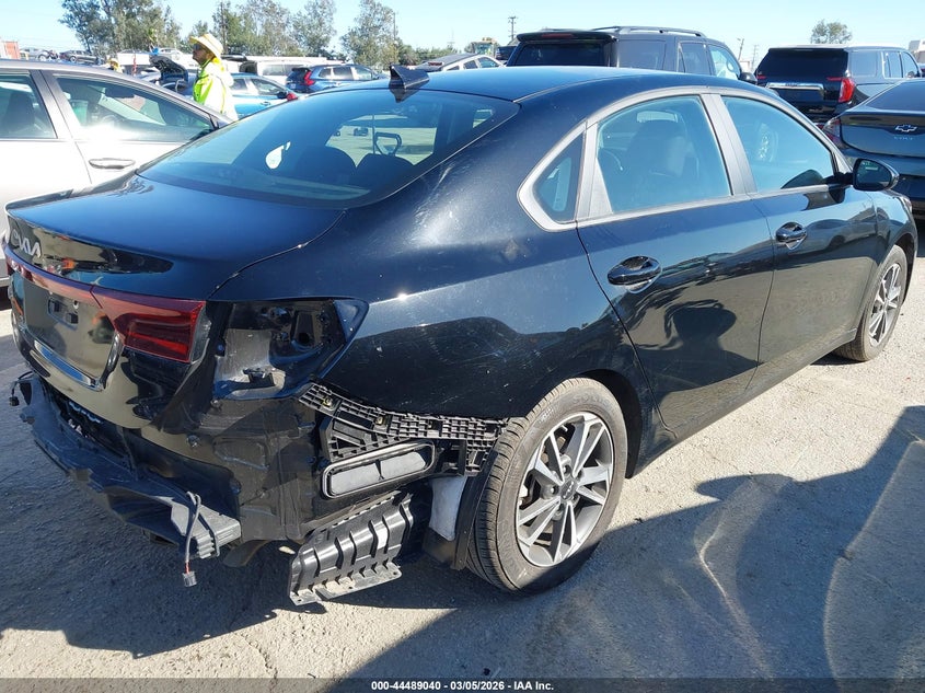 VIN 3KPF24AD9RE754905 2024 KIA FORTE LXS