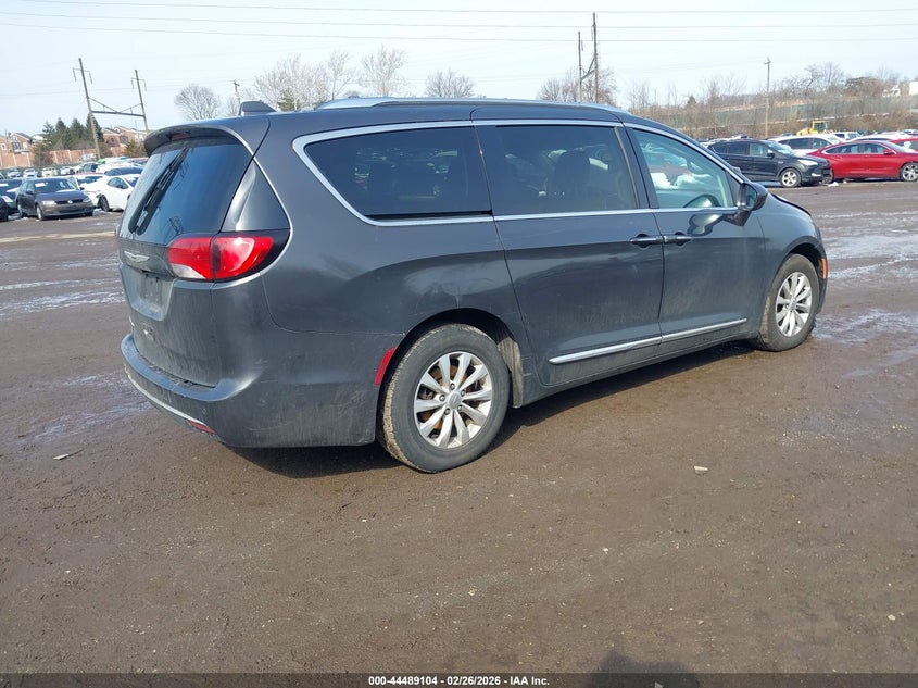 2019 Chrysler Pacifica Touring L