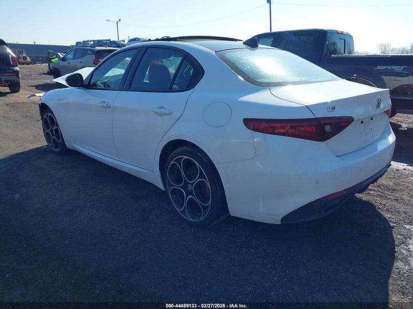 2023 Alfa Romeo Giulia Veloce Awd