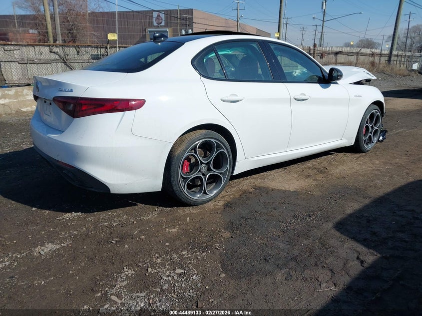 2023 Alfa Romeo Giulia Veloce Awd