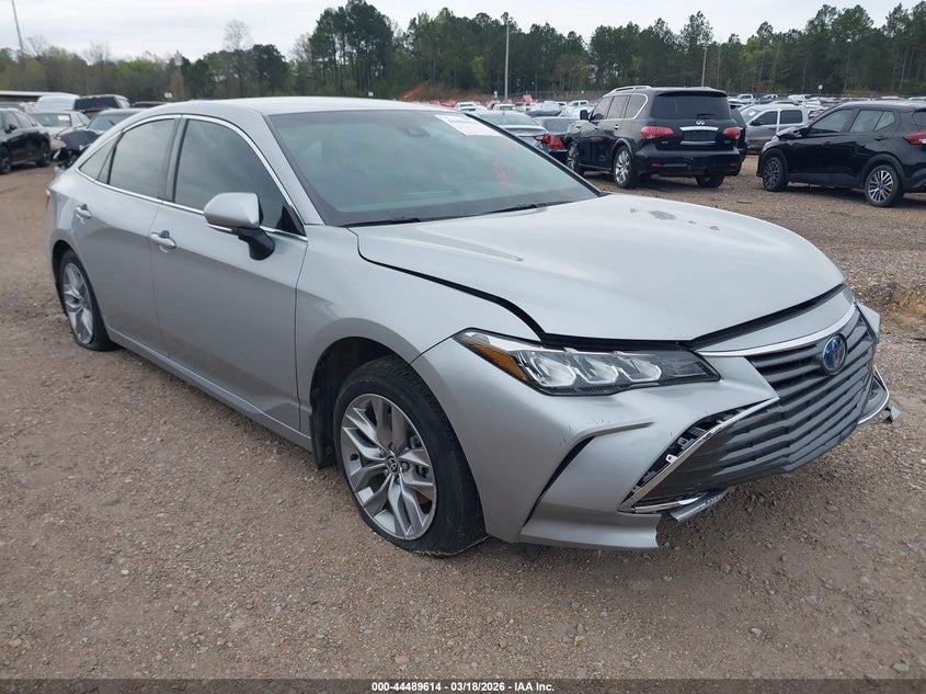 2022 Toyota Avalon Xle Hybrid