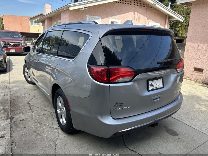 2017 Chrysler Pacifica Touring-L Plus