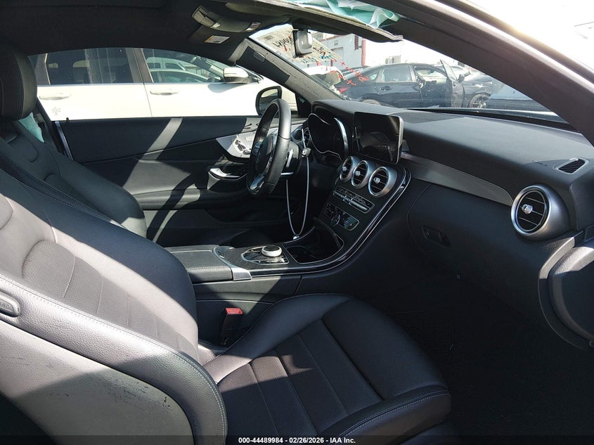 WDDWJ8DB4KF843805 Mercedes-Benz C 300