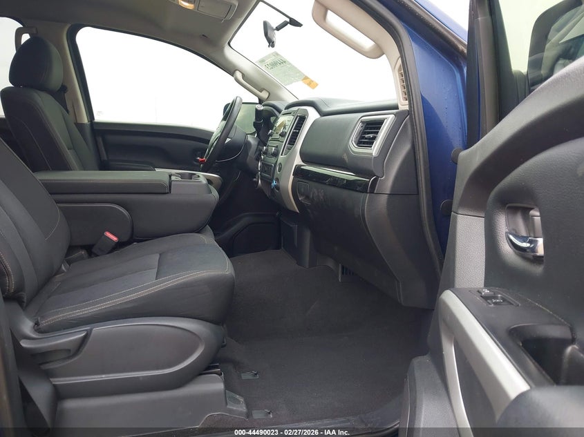 2017 Nissan Titan Sv