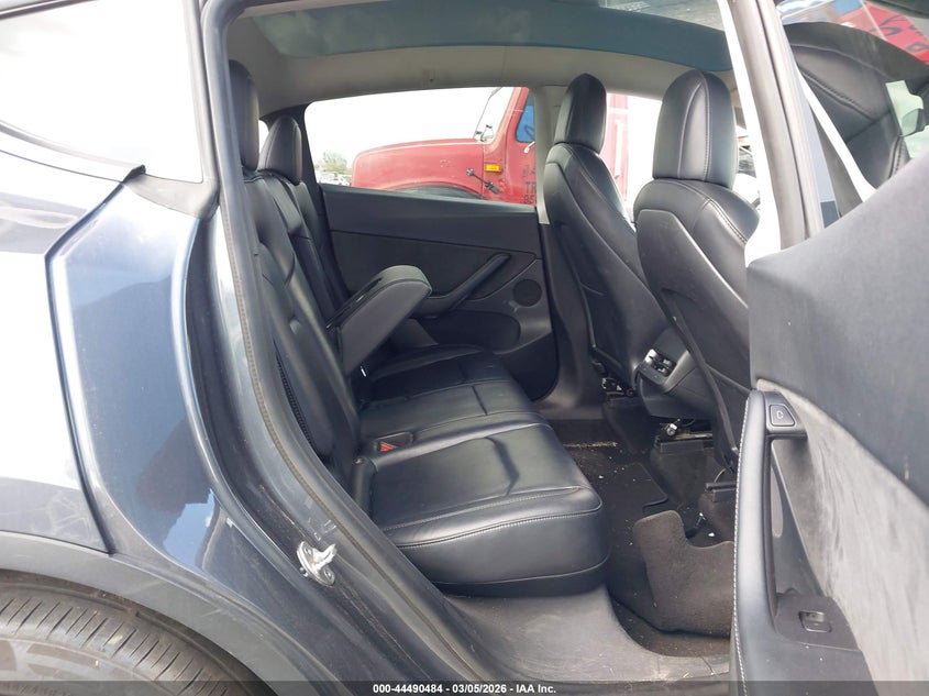 2022 TESLA MODEL Y(VIN: 7SAYGDEE4NF426196