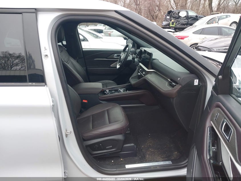 2025 Ford Explorer Platinum