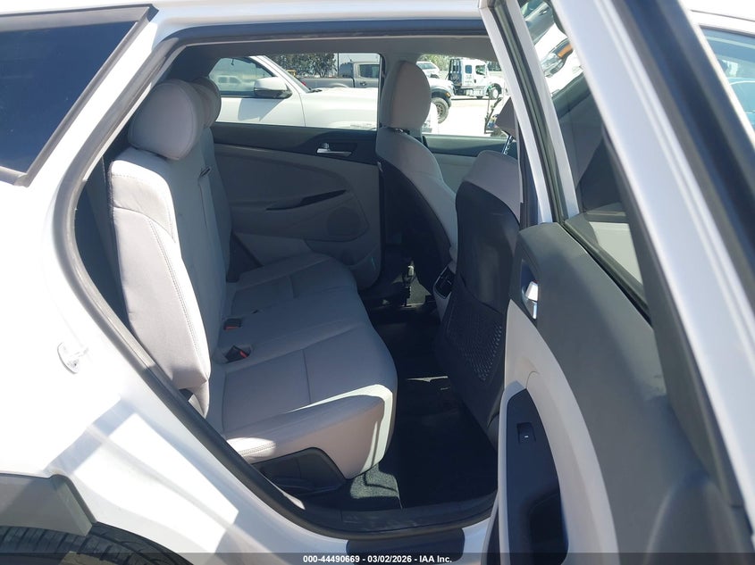 VIN KM8J33ALXKU984237 2019 HYUNDAI TUCSON SEL
