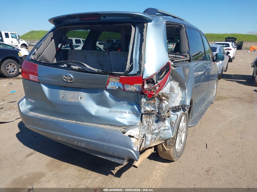 2005 Toyota Sienna Xle