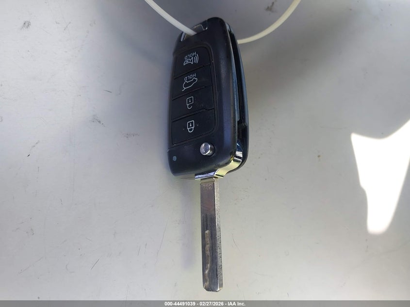 VIN 5NMS23AD9KH035919 2019 HYUNDAI SANTA FE SE
