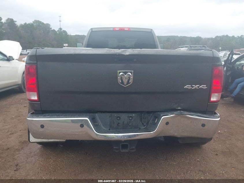3C63RRGL3HG527021 2017 Ram 3500 Ram Tradesman 4X4 8' Box grey