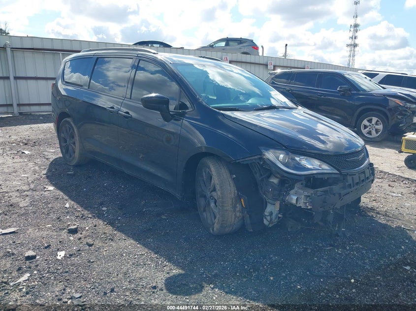 2020 Chrysler Pacifica Touring L Plus