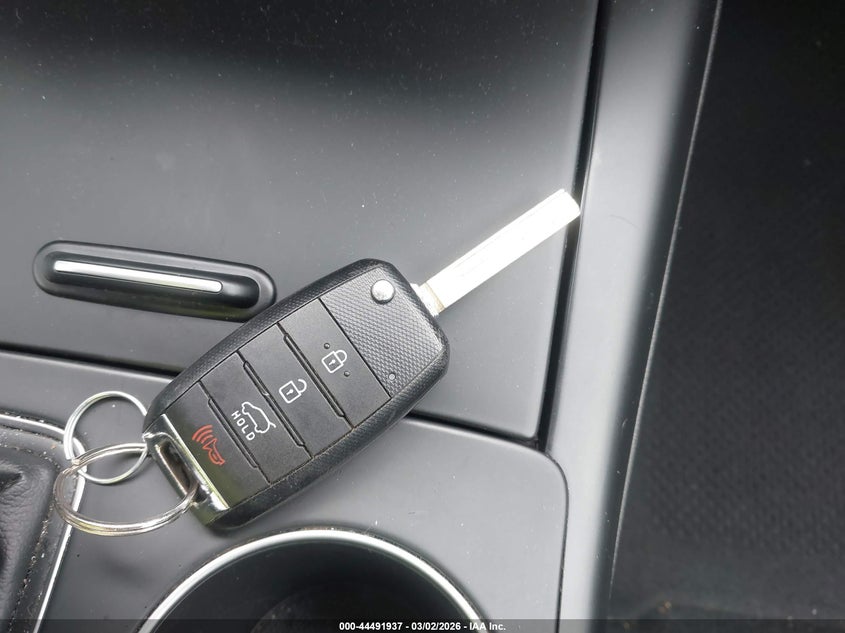 2018 Kia Sorento 2.4L L VIN: 5XYPG4A30JG411744 Lot: 44491937