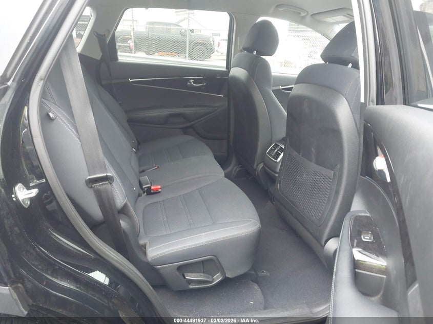 2018 Kia Sorento 2.4L L VIN: 5XYPG4A30JG411744 Lot: 44491937