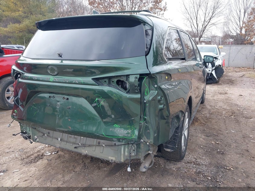 2022 Toyota Sienna Platinum