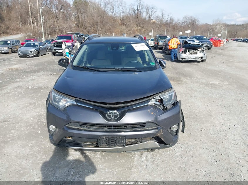 2017 Toyota Rav4 Xle VIN: JTMWFREV4HJ123386 Lot: 44492816