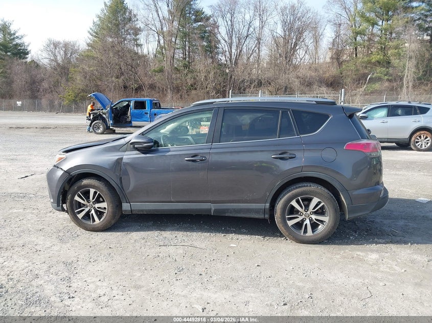 2017 Toyota Rav4 Xle VIN: JTMWFREV4HJ123386 Lot: 44492816