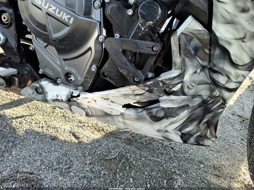 2024 Suzuki Gsx800 F VIN: JS1EM13B7R7100348 Lot: 44492948