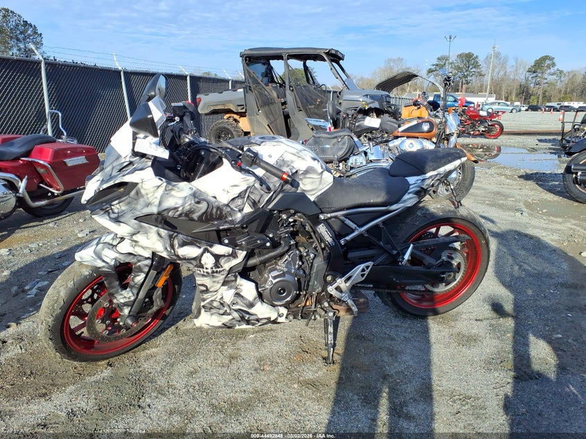 2024 Suzuki Gsx800 F VIN: JS1EM13B7R7100348 Lot: 44492948