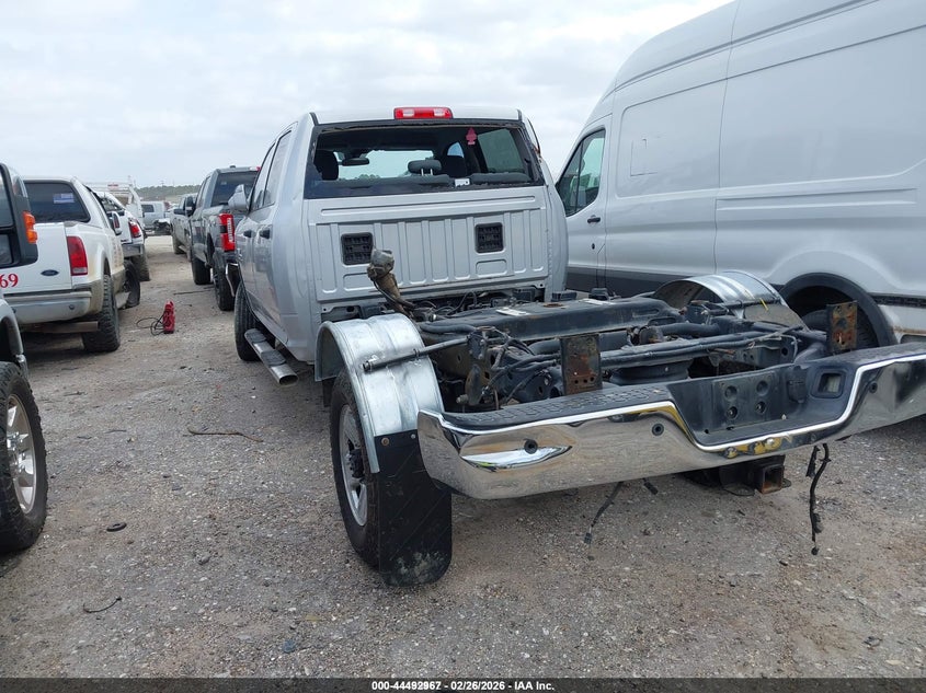 3C6UR5HLXJG185083 2018 Ram 2500 6.7 Ram Tradesman 4X4 8' Box silver