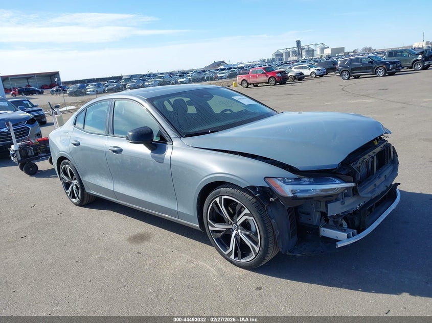 2024 Volvo S60 B5 Core Dark Theme