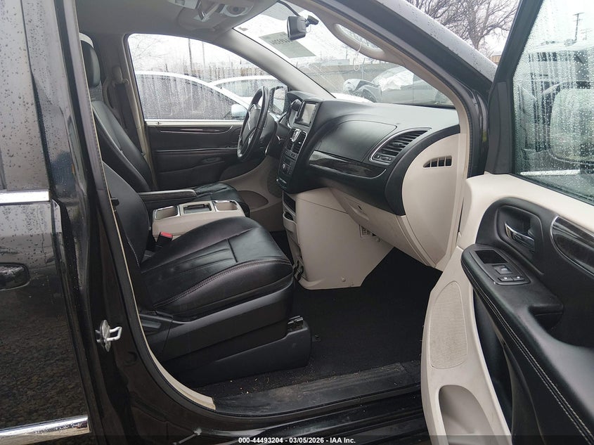 2012 Chrysler Town & Country Touring