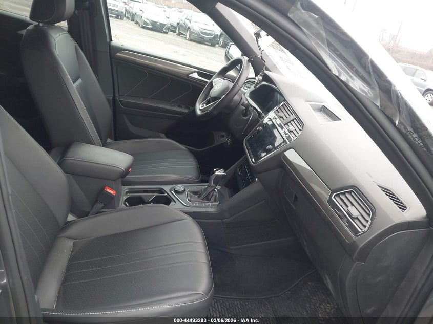 2024 Volkswagen Tiguan 2.0T Se R-Line Black