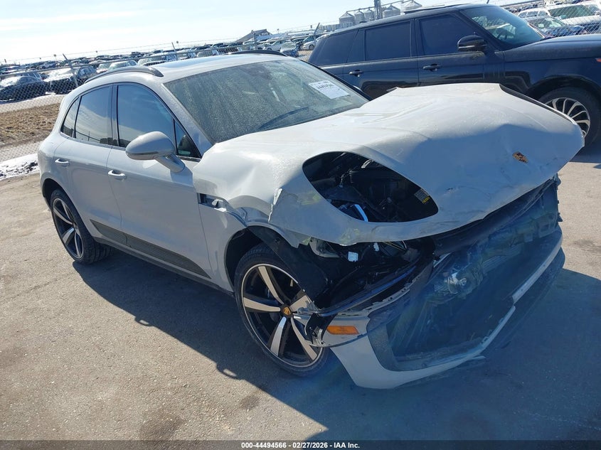 2023 Porsche Macan T