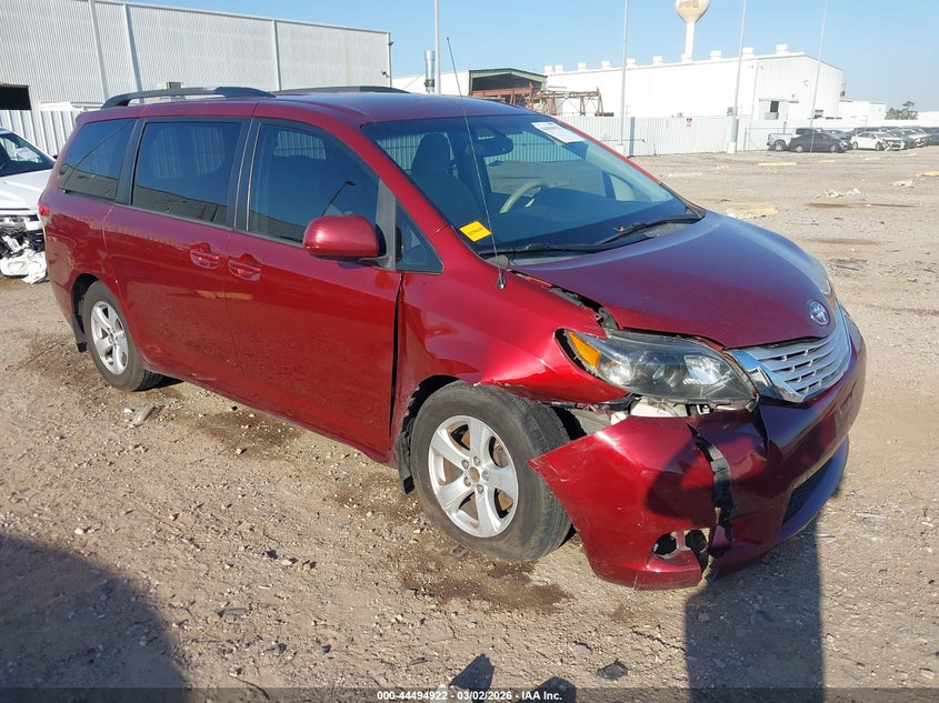 2013 Toyota Sienna Le V6 8 Passenger