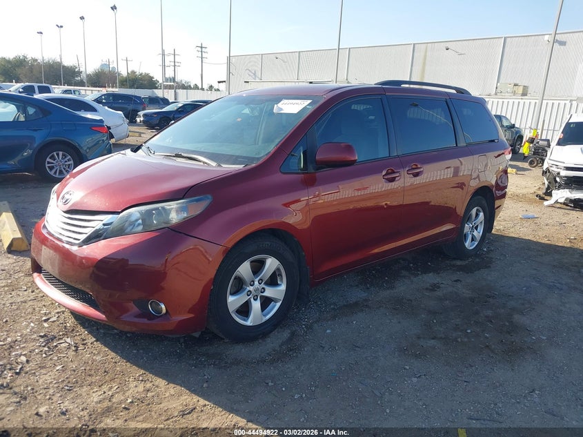 2013 Toyota Sienna Le V6 8 Passenger