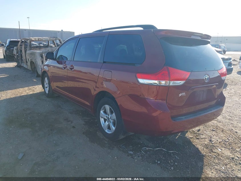 2013 Toyota Sienna Le V6 8 Passenger