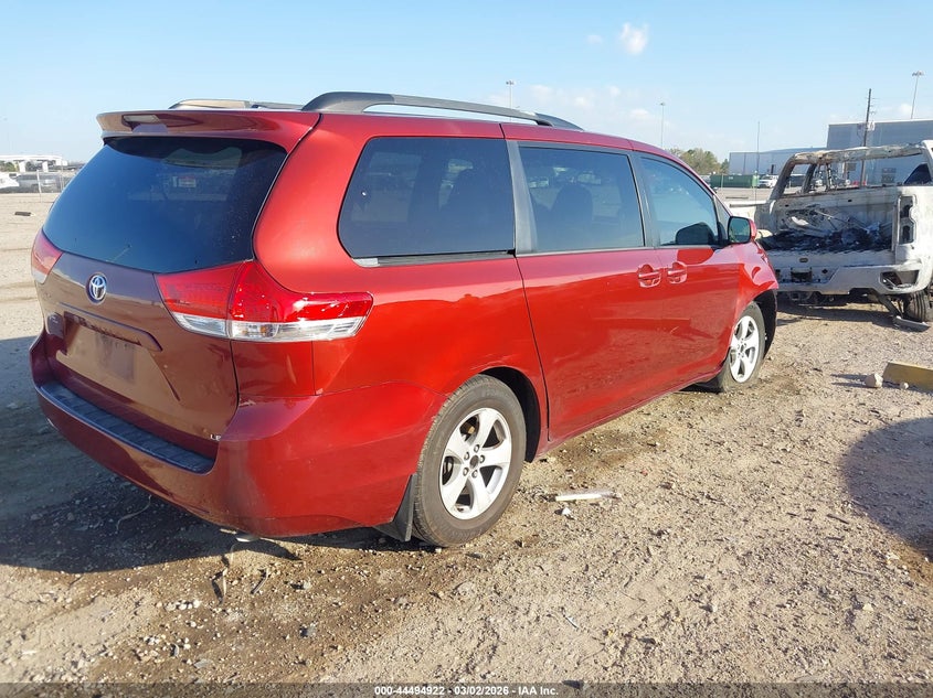 2013 Toyota Sienna Le V6 8 Passenger