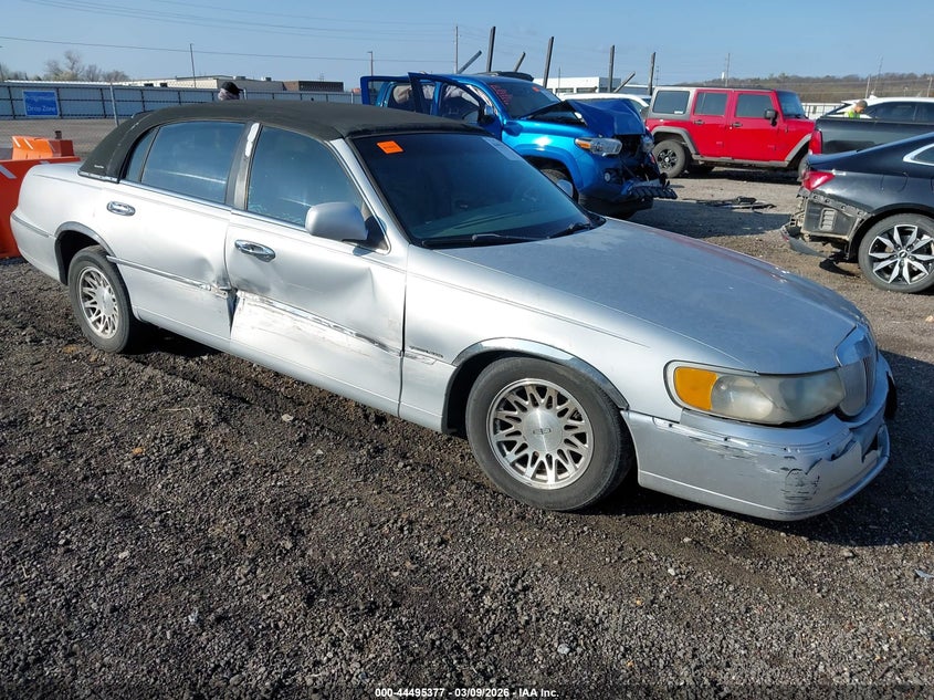1998 Lincoln Town Car Signature