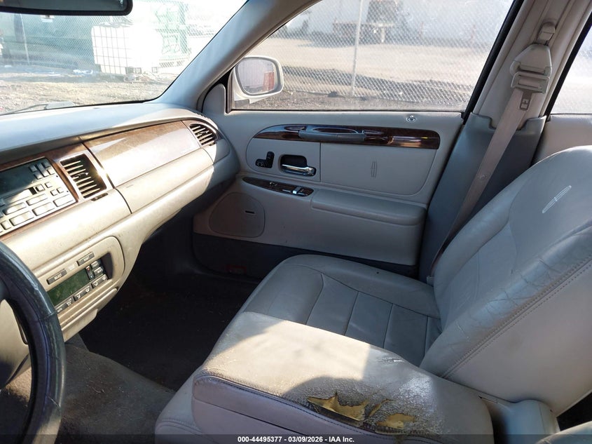 1998 Lincoln Town Car Signature