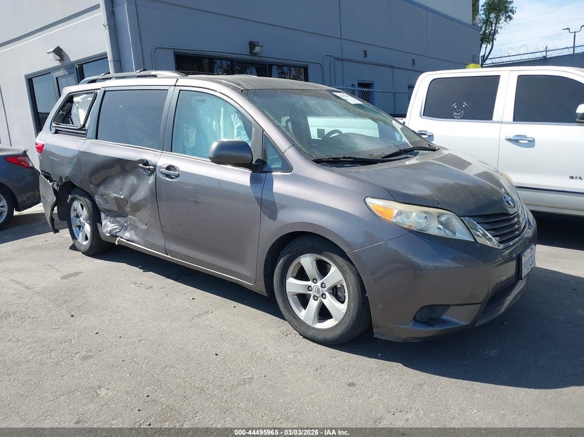 2015 TOYOTA SIENNA LE 8 PASSENGER