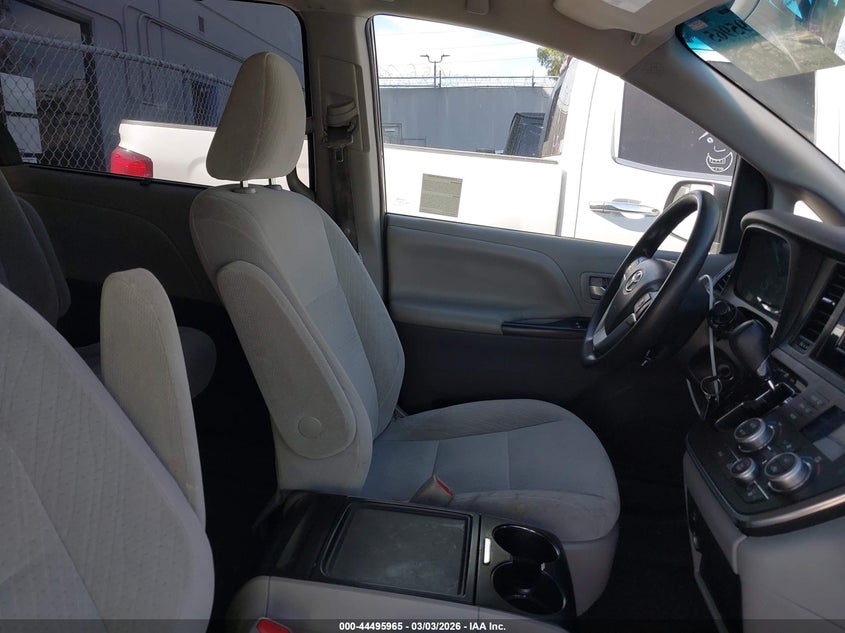 2015 Toyota Sienna Le 8 Passenger