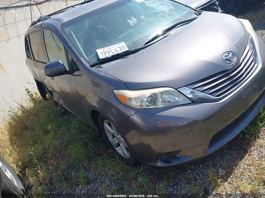 2015 Toyota Sienna Le 8 Passenger